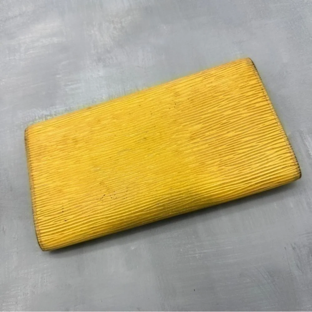 AUTHENTIC Louis Vuitton Sarah Epi leather wallet. Tassel yellow. - Picture 9 of 12